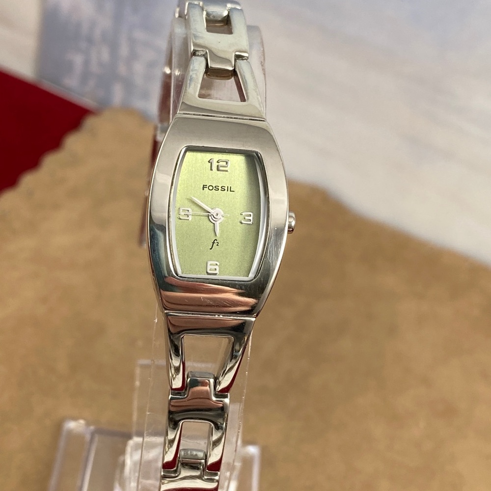 Fossil F2 Vintage Watch Metallic Lime Green Face Silver tone bracelet - Picture 3 of 8